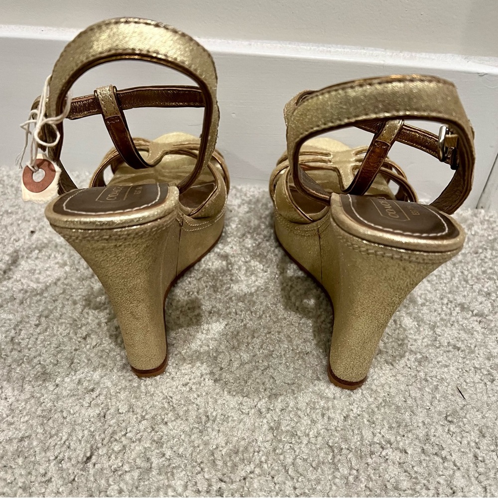Gorgeous gold Coach wedges - Picture 3 of 4